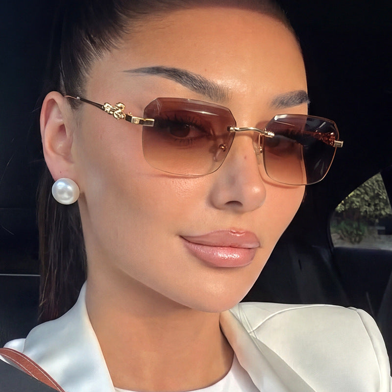 Women's fashionable square sunglasses with elegant gold frame and protective UV filter Kalsten