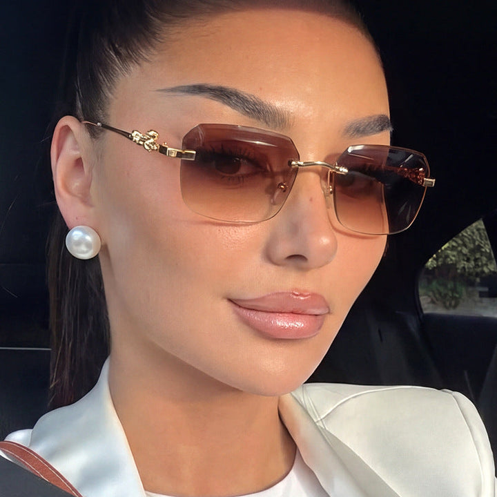 Women's fashionable square sunglasses with elegant gold frame and protective UV filter Kalsten