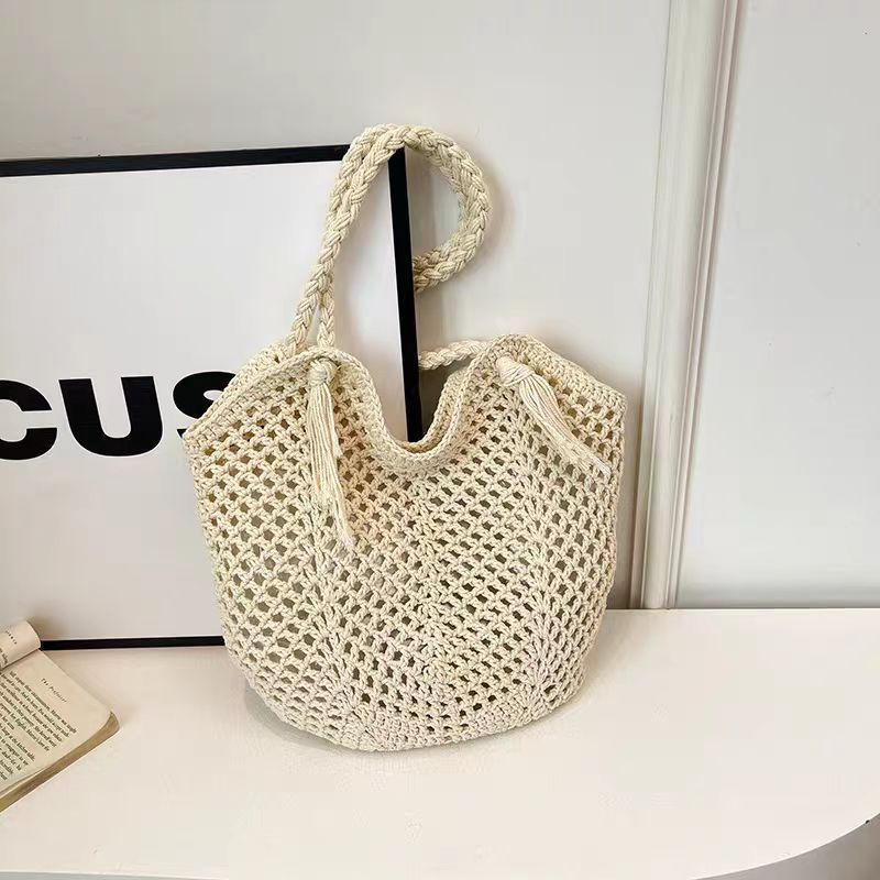 Handcrafted straw bag with tassels Kalsten