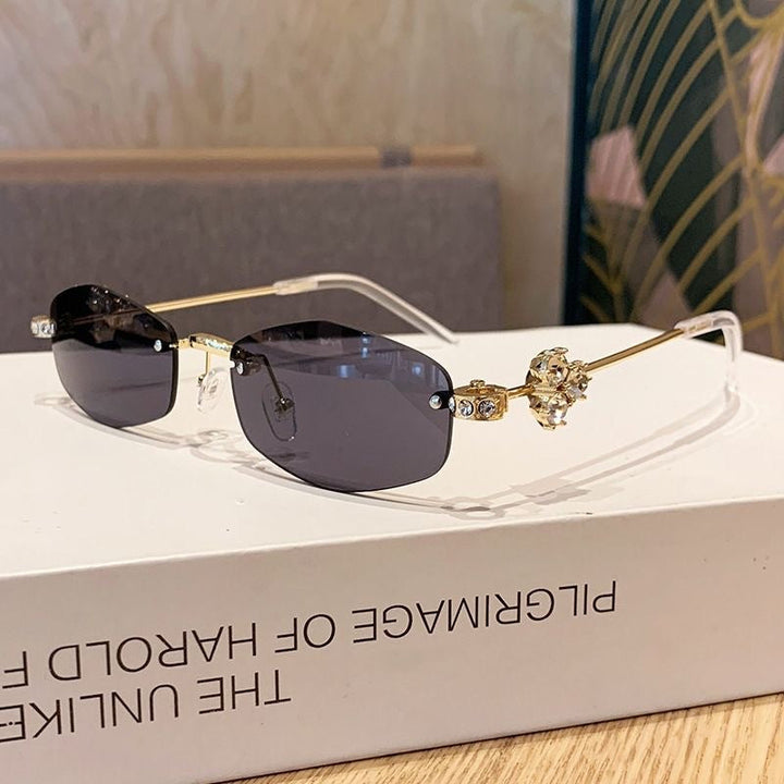 Fashionable sunglasses with luxurious golden accents Kalsten