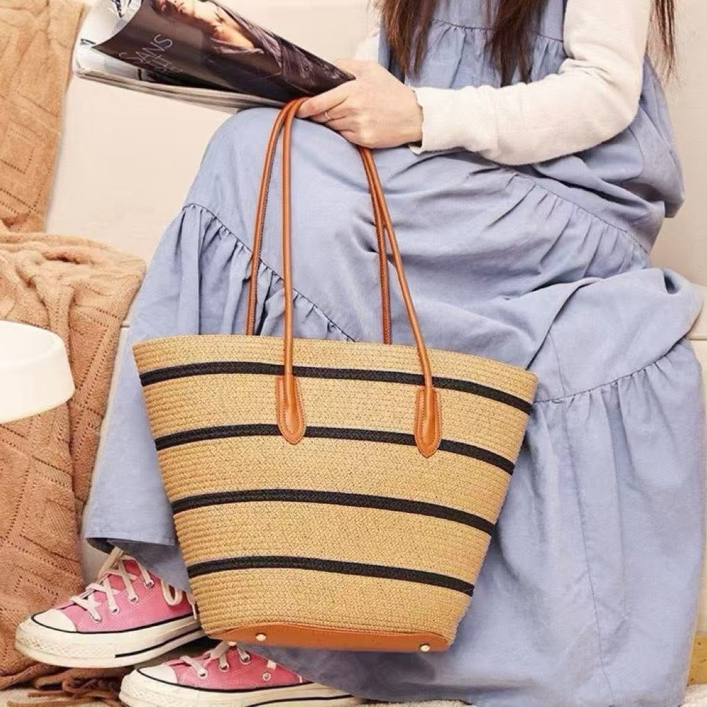 Sleek beach bag with matching sun hat Kalsten