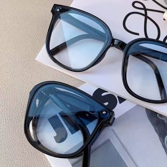 Ladies trendy sunglasses with unique facet frame Kalsten