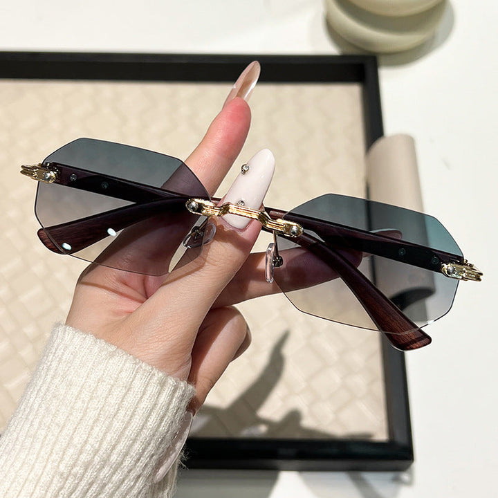 Women's futuristic sunglasses with geometric frame and wood details Kalsten