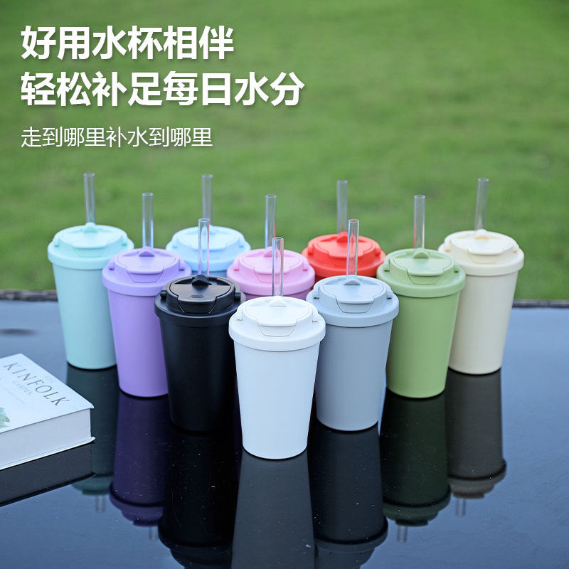 Ladies silicone drinking cup with secure closure system Kalsten