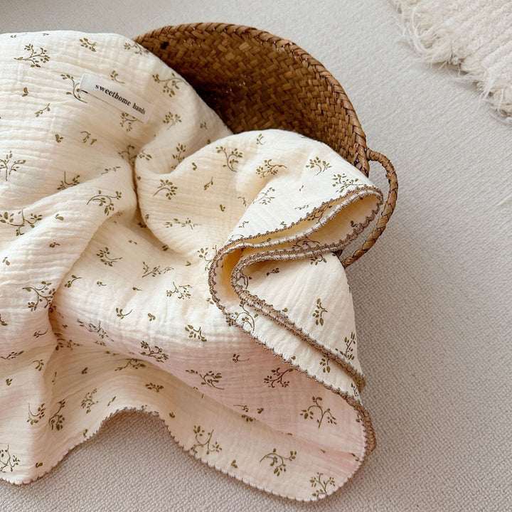 Unisex Cozy Muslin Blanket with Delicate Flower Pattern Kalsten