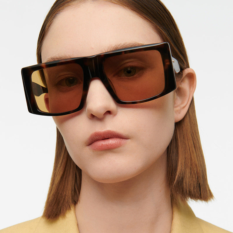 Women's square sunglasses with robust plastic frame and protective UV filter Kalsten