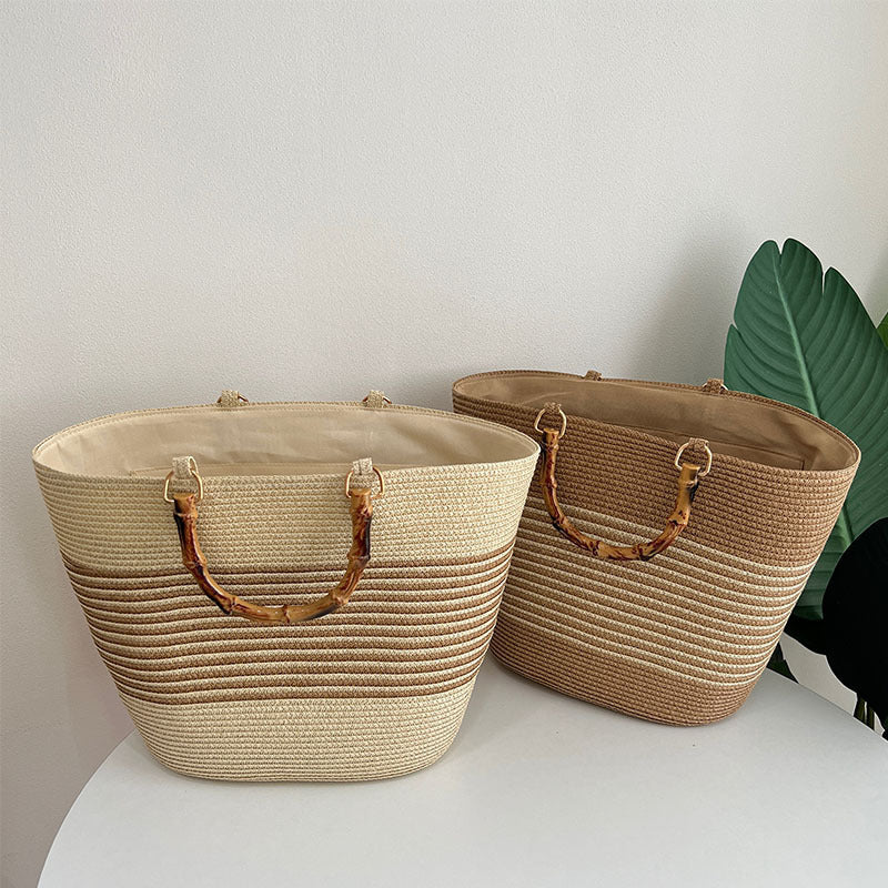 Stylish straw bag with high-quality wooden handle Kalsten