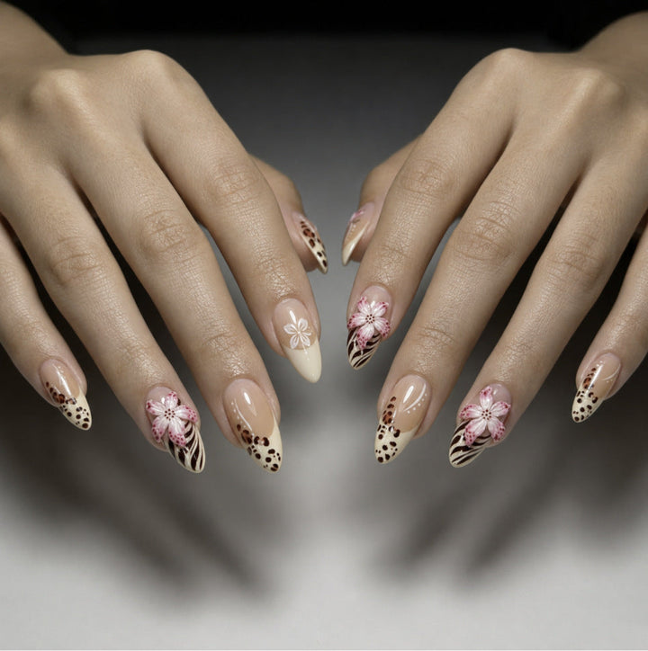 Artificial nails with floral design and elegant lace look Kalsten