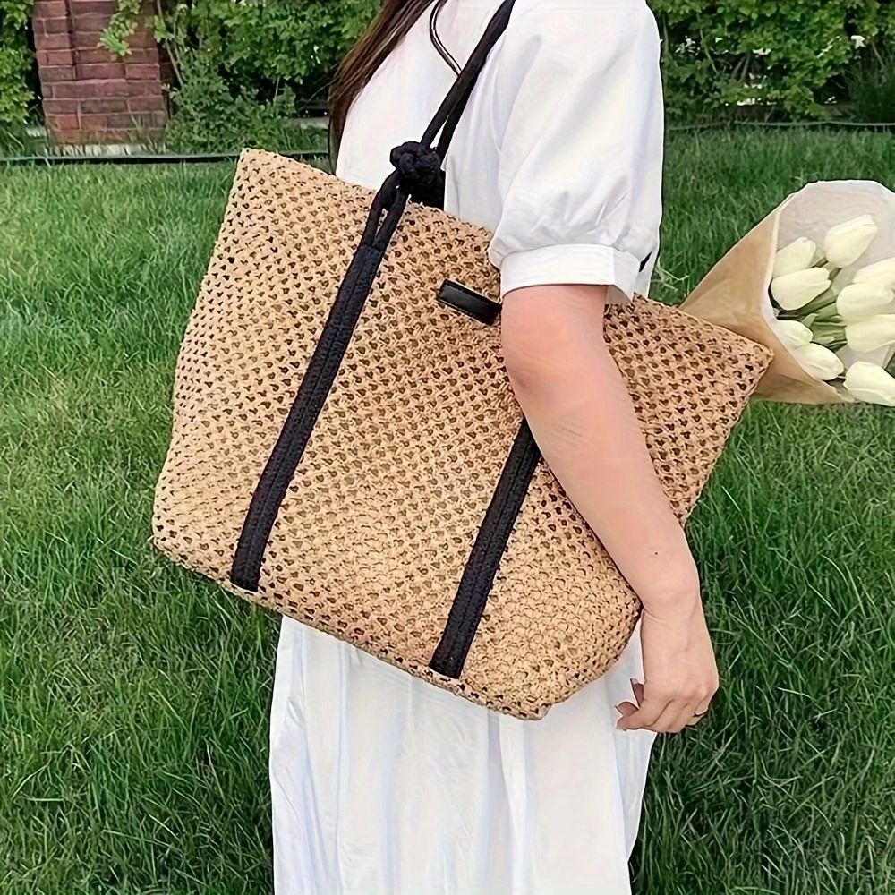 Spacious basket bag with black accents Kalsten