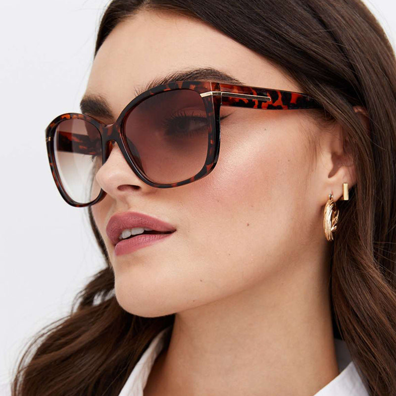 Women's oversized sunglasses with elegant plastic frame and protective UV filter Kalsten