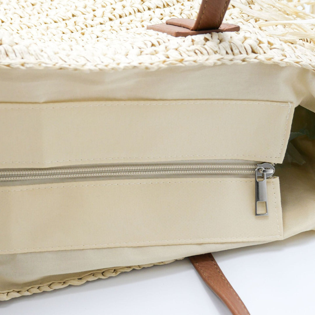 Beach bag made of handwoven straw with fringes Kalsten