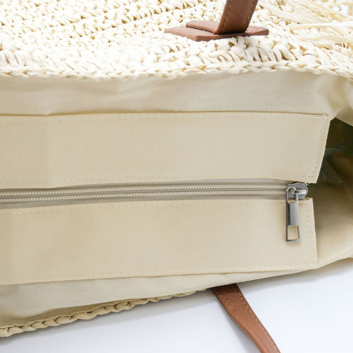 Beach bag made of handwoven straw with fringes Kalsten