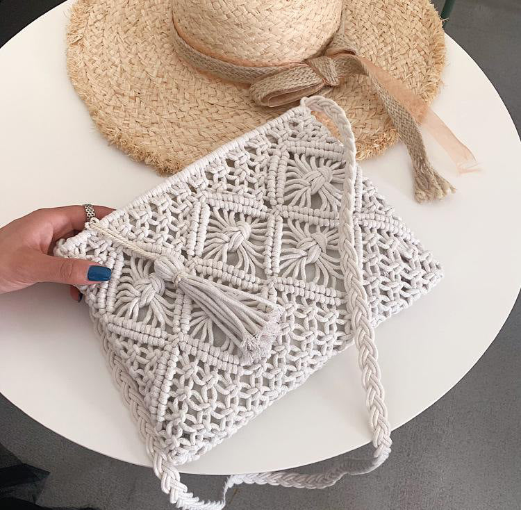 Hand-knotted shoulder bag with tassels and geometric pattern Kalsten