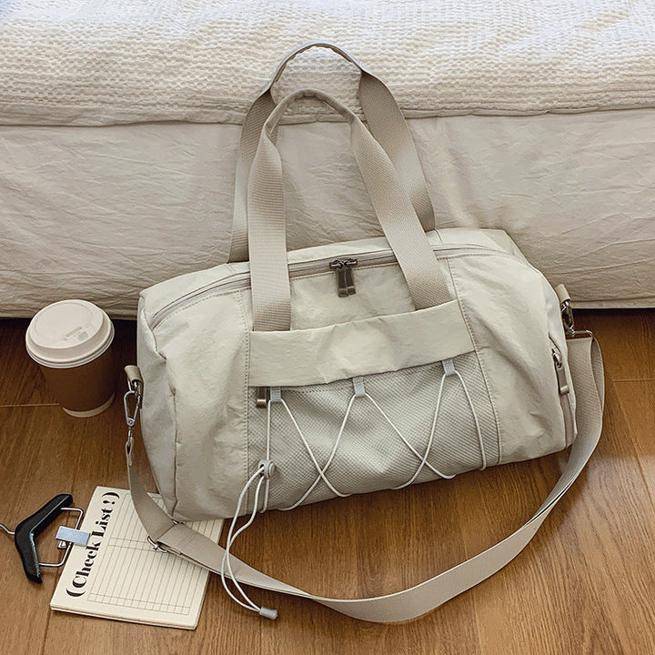 Sporty shoulder bag with adjustable carrying handles and breathable mesh material Kalsten