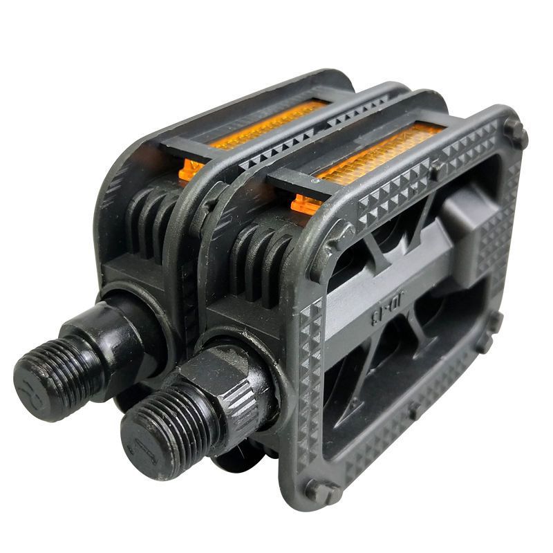 High-Traction Bicycle Pedals with Integrated Reflectors Kalsten