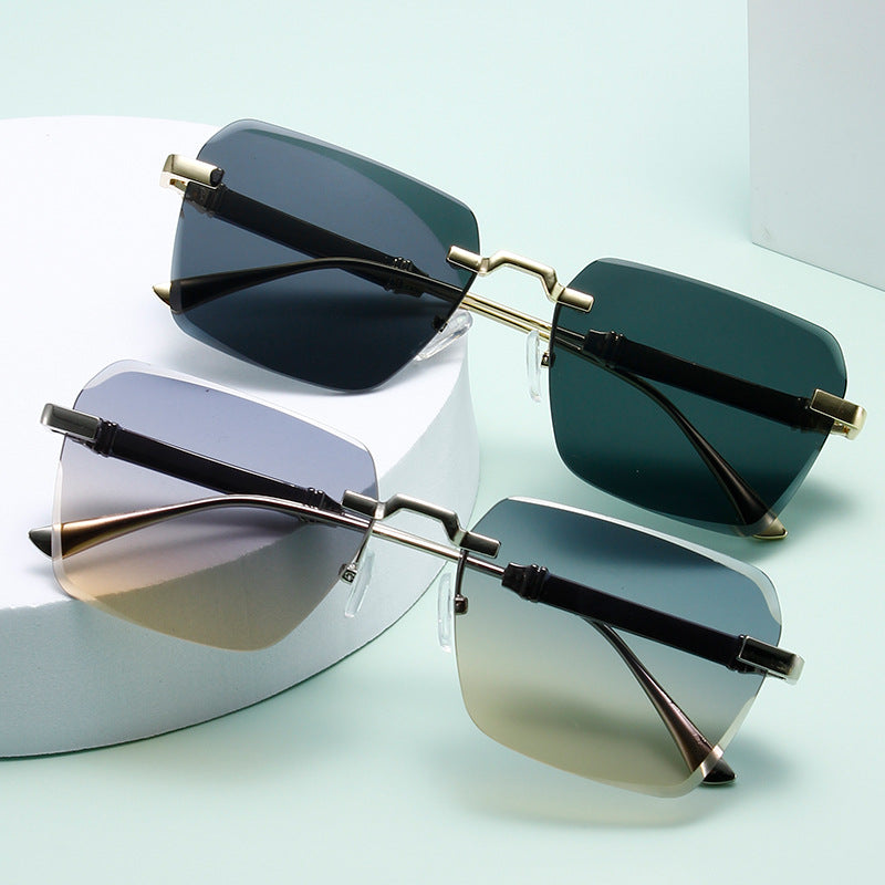 Women's fashion sunglasses with square frame and luxurious accents Kalsten