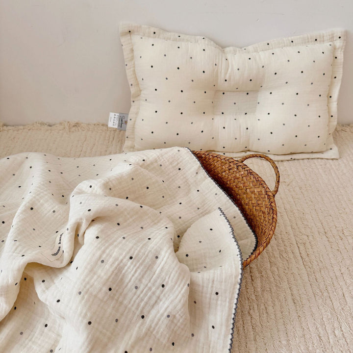 Unisex Muslin Blanket with delicate floral design and elegant ruffles Kalsten