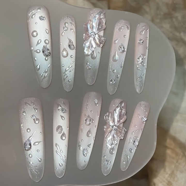 Glamorous artificial nails with sparkling accents Kalsten