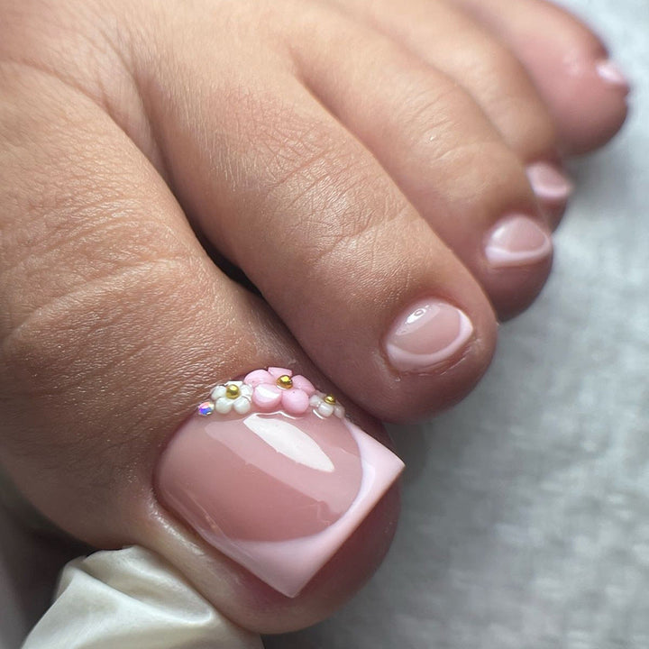 Elegant toenail art Kalsten