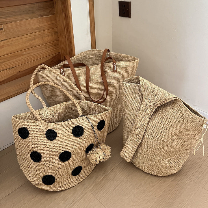 Handcrafted straw bag with soft lining Kalsten