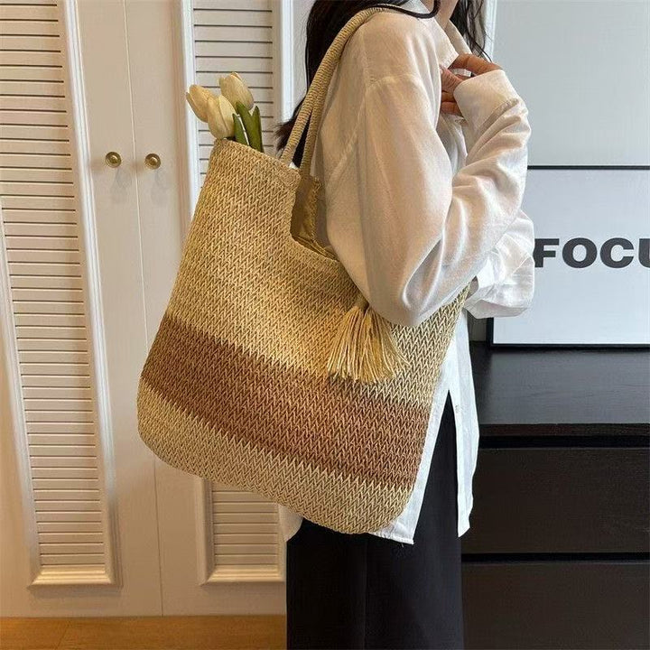 Handbag made of braided natural material with tassel details Kalsten