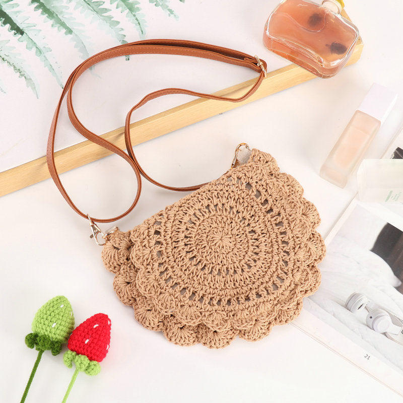Crochet bag with playful structure design Kalsten