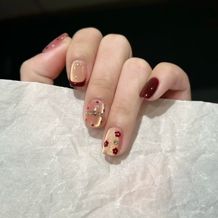 Artificial nails in luxurious glamour design with floral and glittering accents Kalsten
