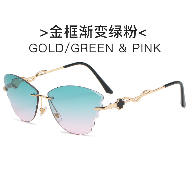Women's extravagant Cat-Eye sunglasses with golden accents Kalsten