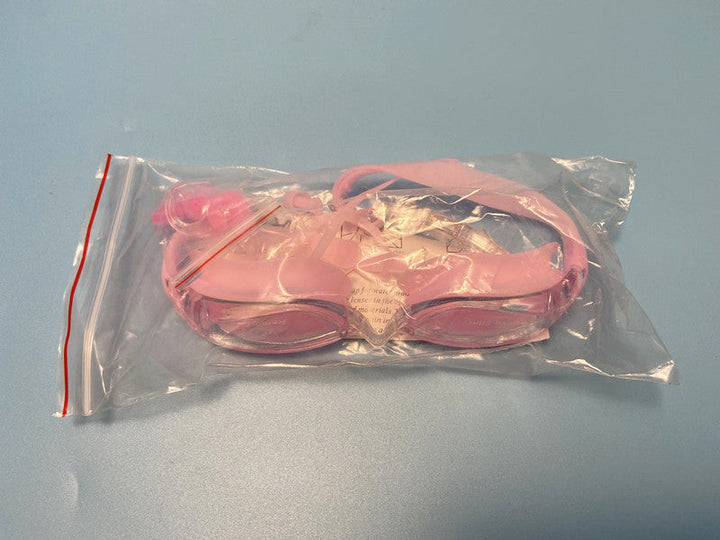 Swim goggles with ergonomic design and integrated ear protection Kalsten