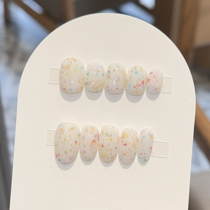Artificial nails with cheerful sparkle design Kalsten