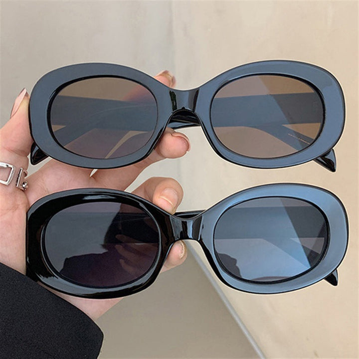 Ladies fashionable sunglasses in elegant oval design with sturdy frame Kalsten
