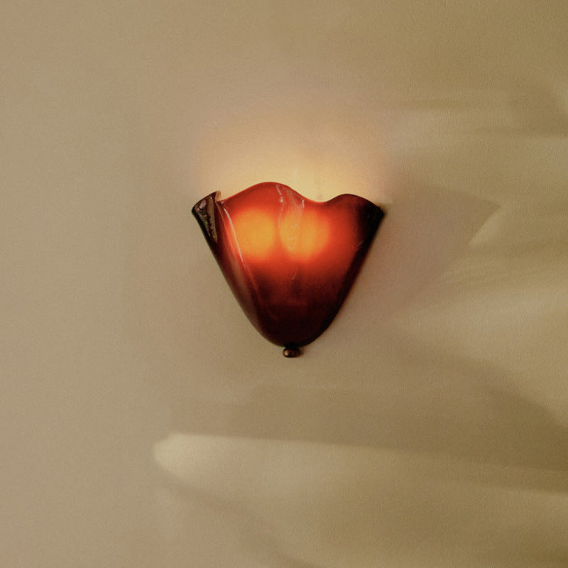 Kalsten | Retro Wall Lamp of Colored Glass in Skirt-Shaped Shell Pattern