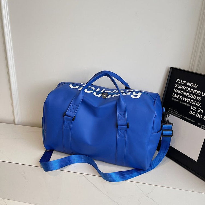 Sporty travel bag with robust design and adjustable shoulder strap Kalsten