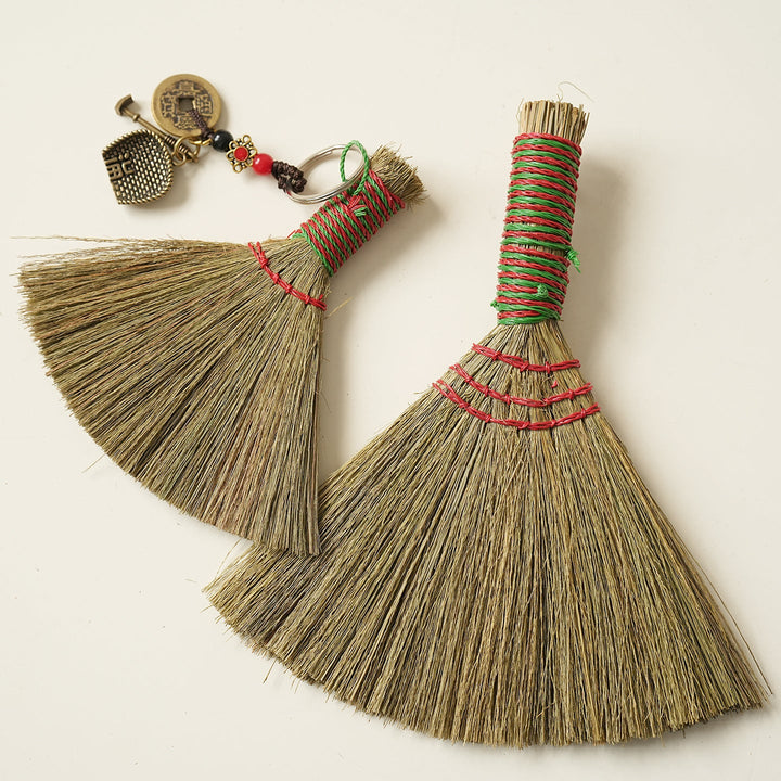 Women's Hand-Woven Broom Kalsten