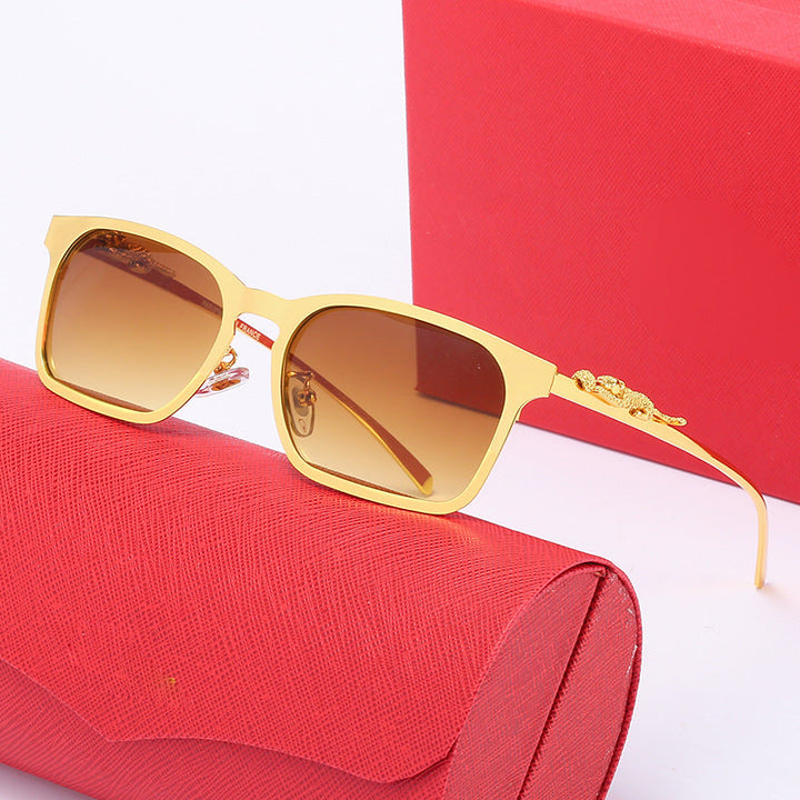 Women's fashionable oversized sunglasses with glamorous design and golden accents Kalsten