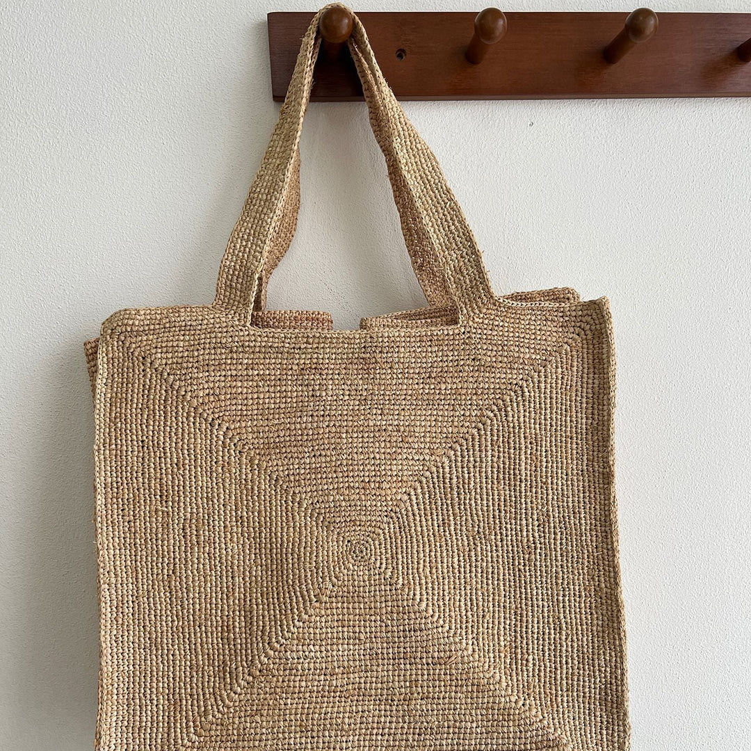 Handcrafted straw bag with stylish design Kalsten
