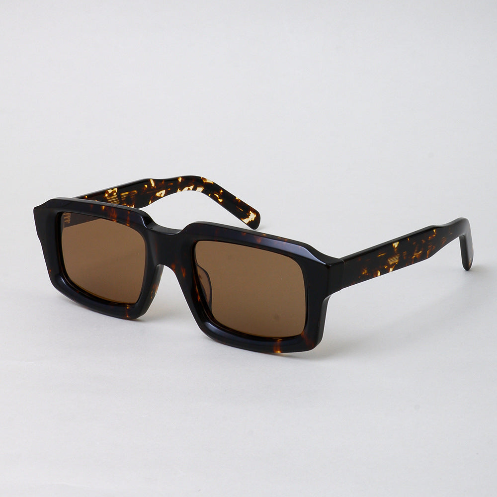 Women's sunglasses in a stylish and multifaceted design with a comfortable plastic frame Kalsten