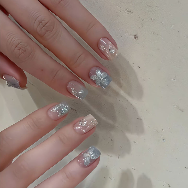Art nails with floral accents Kalsten