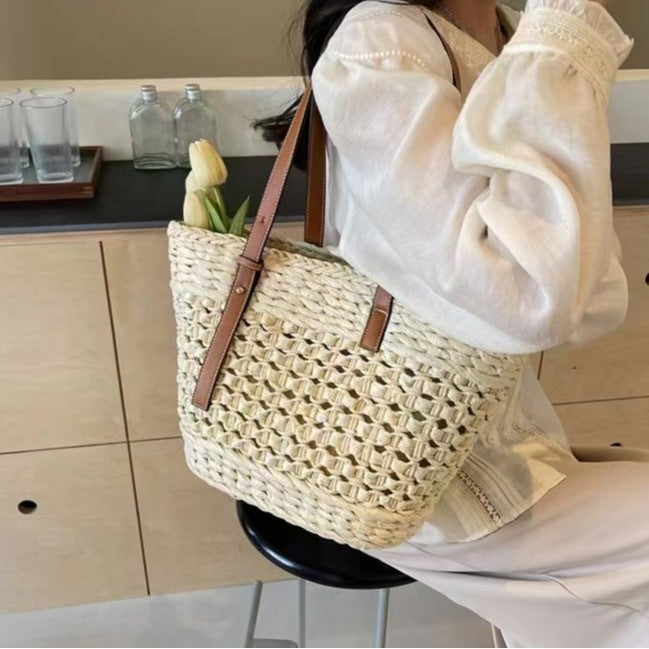 Handwoven Beach Bag in Modern Design Kalsten