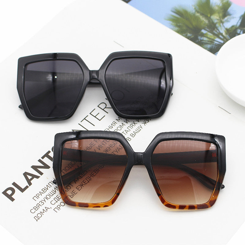 Ladies elegant oversized sunglasses with luxurious frame Kalsten
