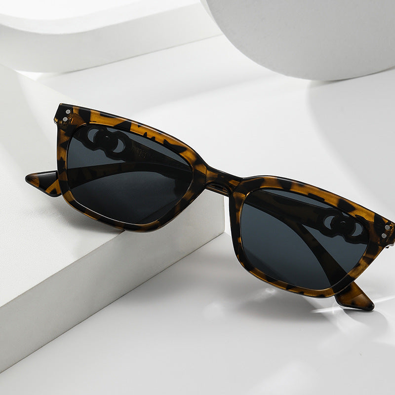 Women Elegant and fashionable sunglasses with decorative metal frame Kalsten