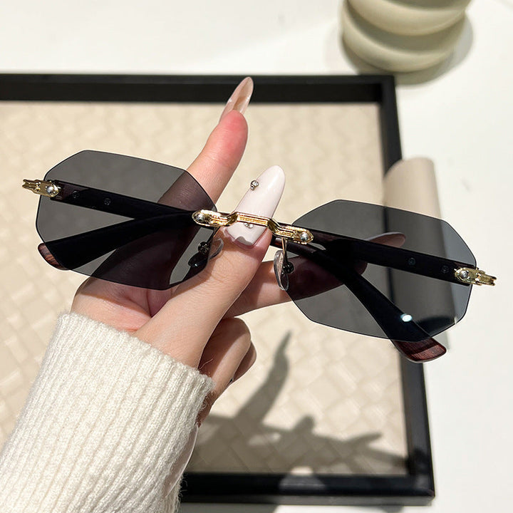 Women's futuristic sunglasses with geometric frame and wood details Kalsten