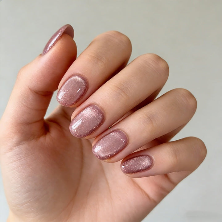Glamorous and Shimmering Artificial Nails Kalsten