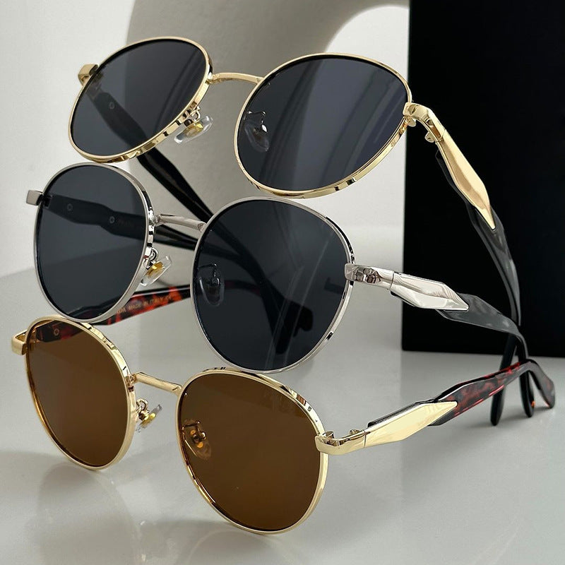 Women's round sunglasses with elegant, golden frame and UV protection Kalsten