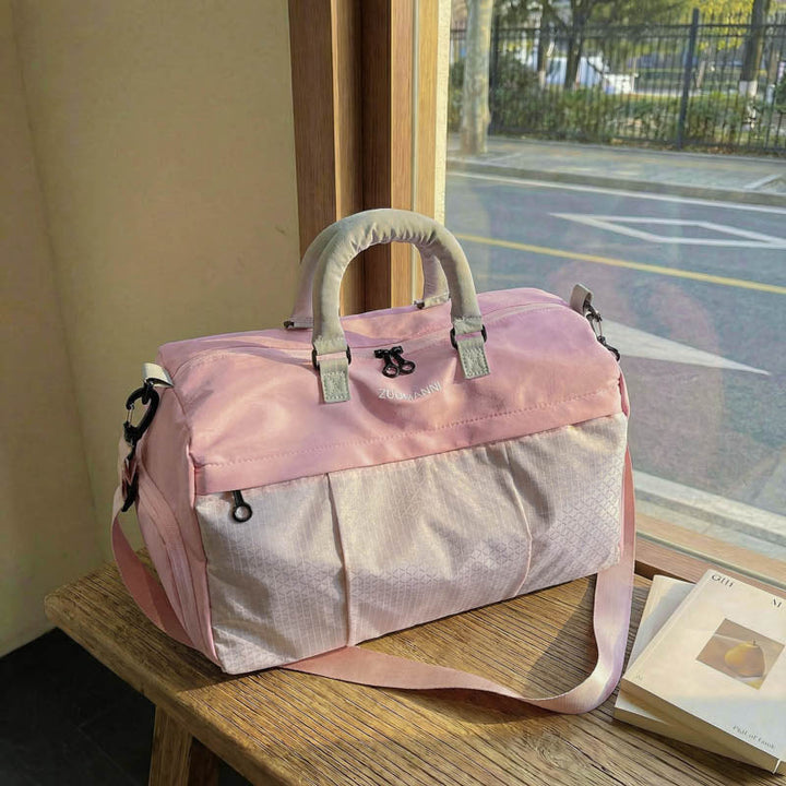 Sporty travel bag with padded carrying system and multiple compartments Kalsten