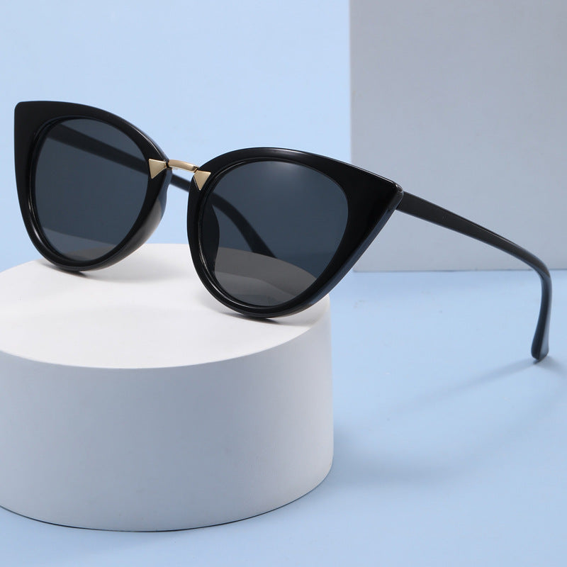 Ladies Cat-Eye Sunglasses with Elegant Golden Detail Kalsten