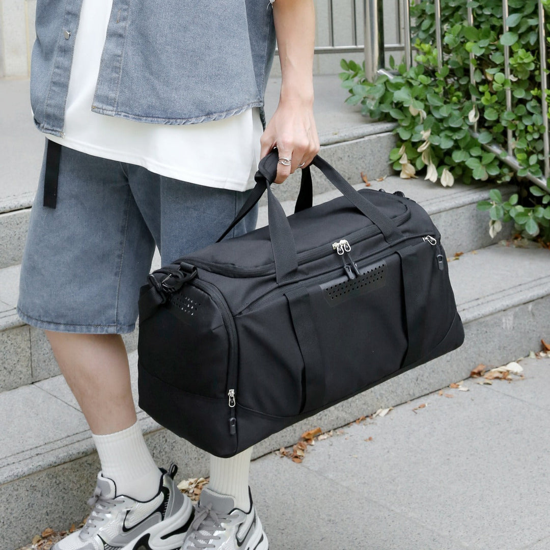 Sporty travel bag with insulating interior compartment Kalsten