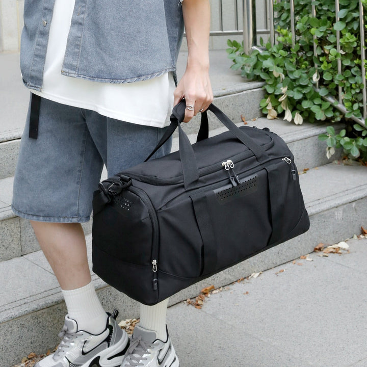 Sporty travel bag with insulating interior compartment Kalsten
