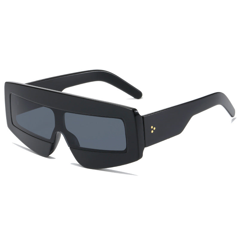 Women futuristic sunglasses in chunky design Kalsten