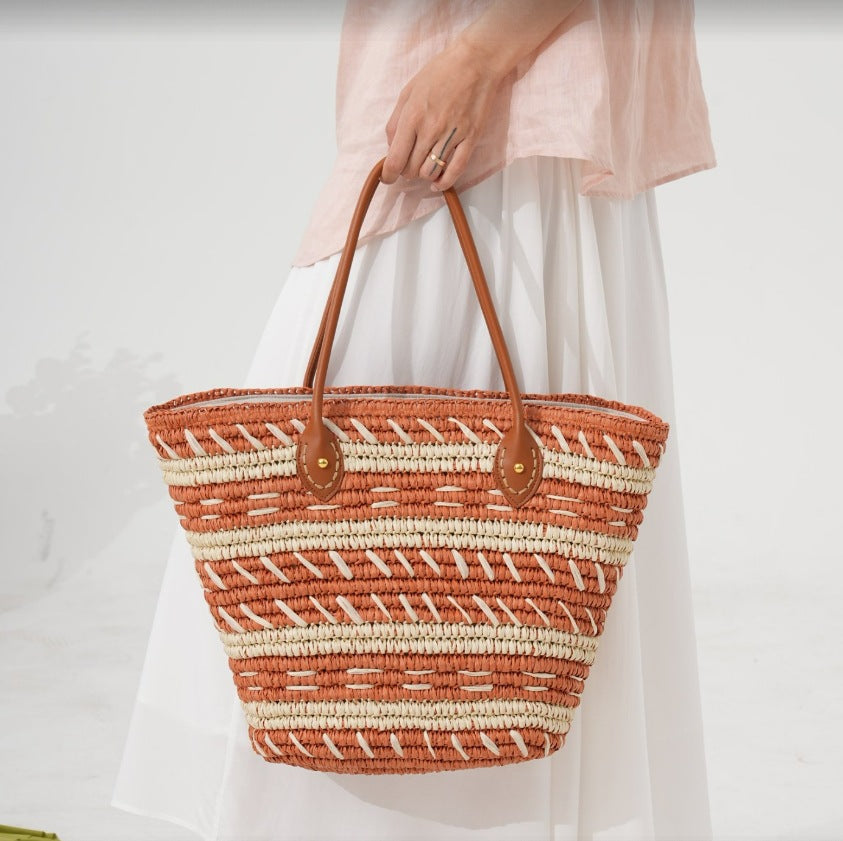 Beach bag made of braided natural material Kalsten